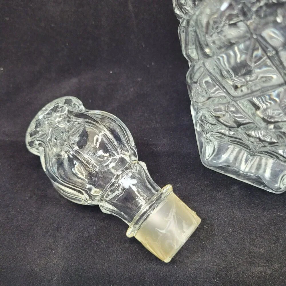 Pressed‎ Glass Liquor Decanter Clear Diamond Pattern Stopper 14.5in Vtg